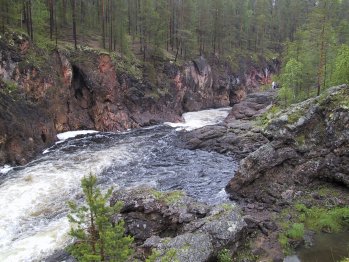 [Kiutaköngäs rapids]